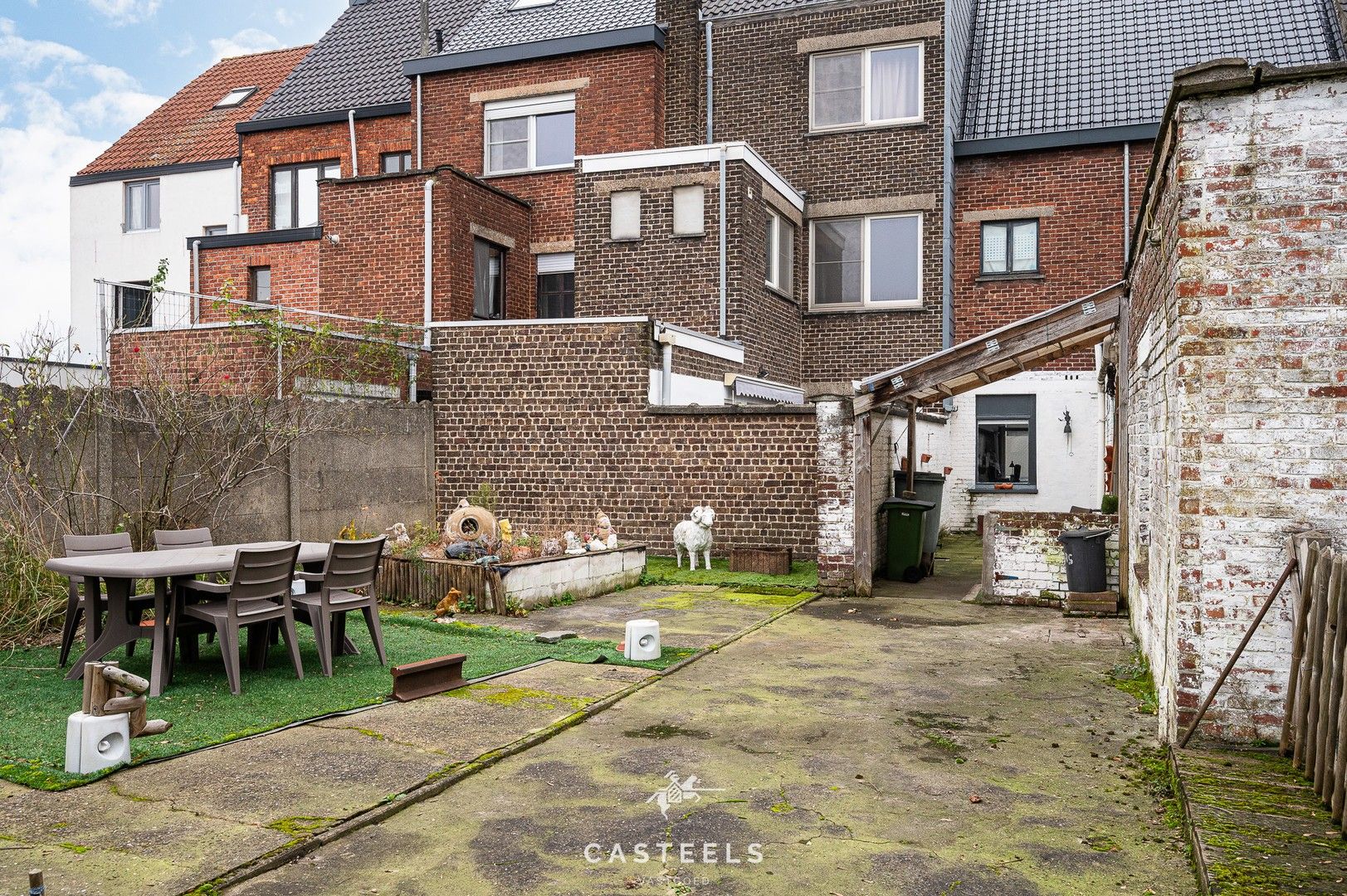 Te renoveren woning met tuin/koer op goede locatie te koop foto 19