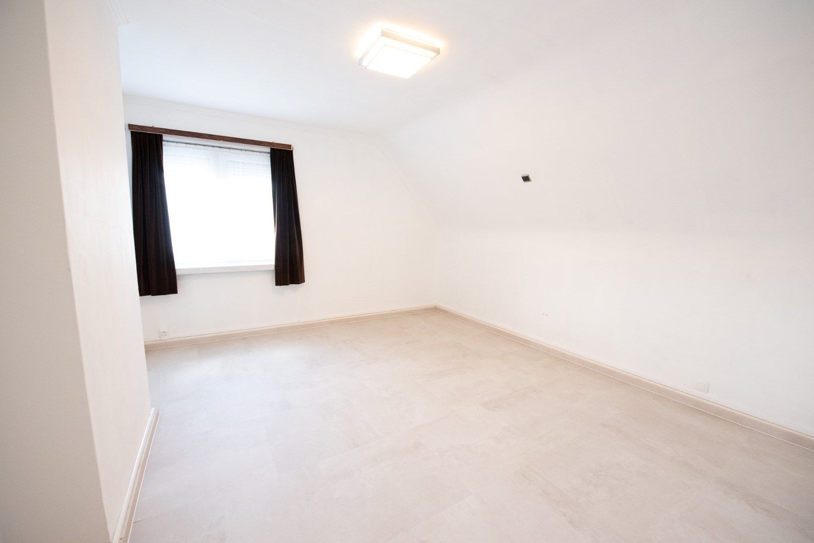 Proper onderhouden woning met 3 slaapkamers en ruimte tuin te huur in Zulte foto 10