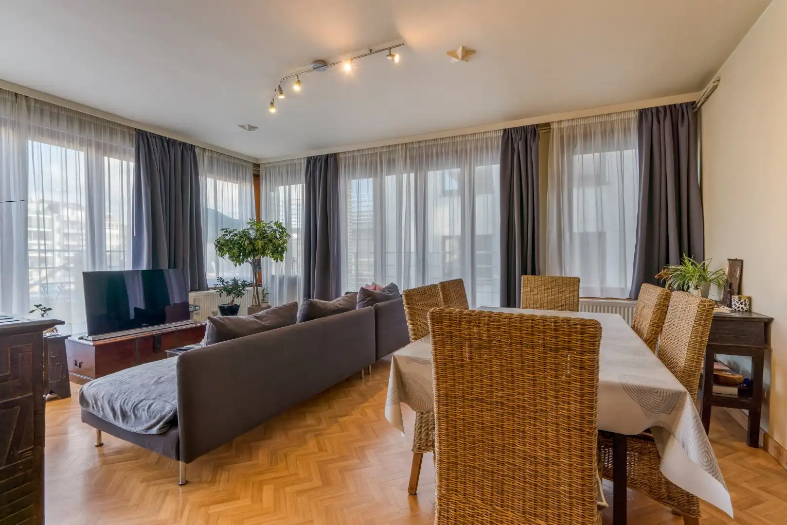 Ruim woonappartement in het stadscentrum met open zicht op het Mijnplein! foto 4