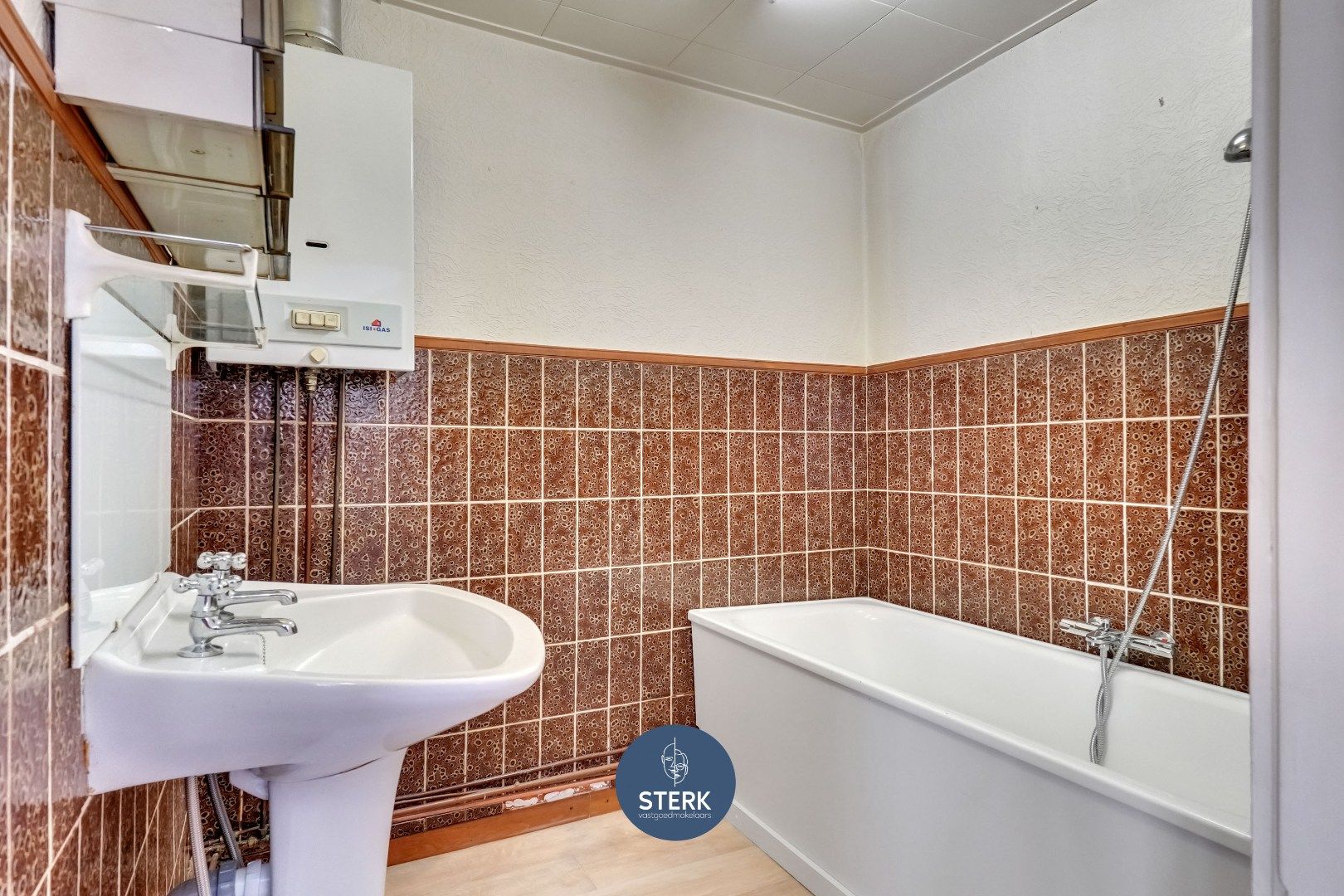 TE RENOVEREN WONING MET DIEPE TUIN OP EEN CENTRALE LOCATIE TE VELDWEZELT !   foto 14