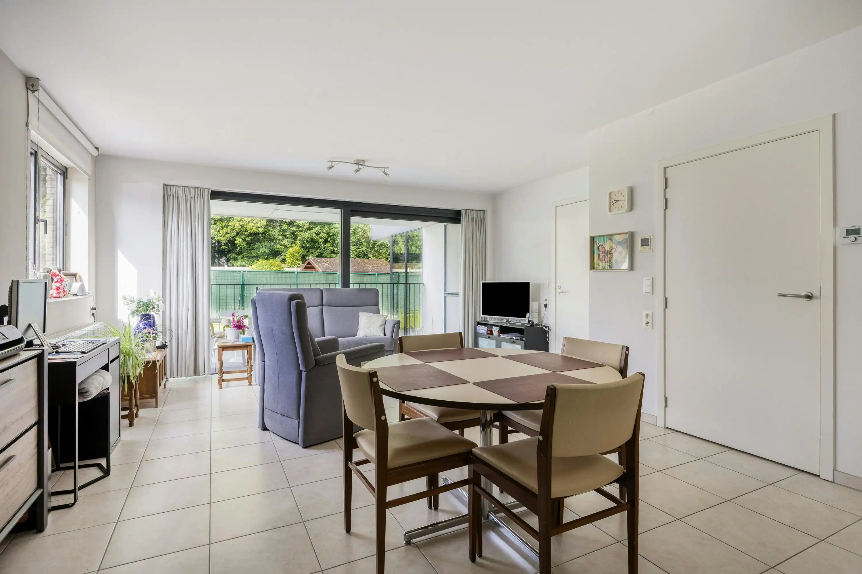 Gelijkvloers appartement met 2 slaapkamers te koop in Bassevelde foto 2