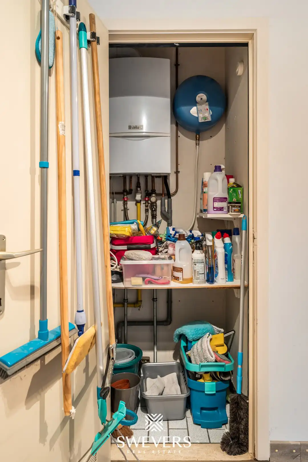 Gerenoveerd appartement met garagebox en kelderberging foto 14