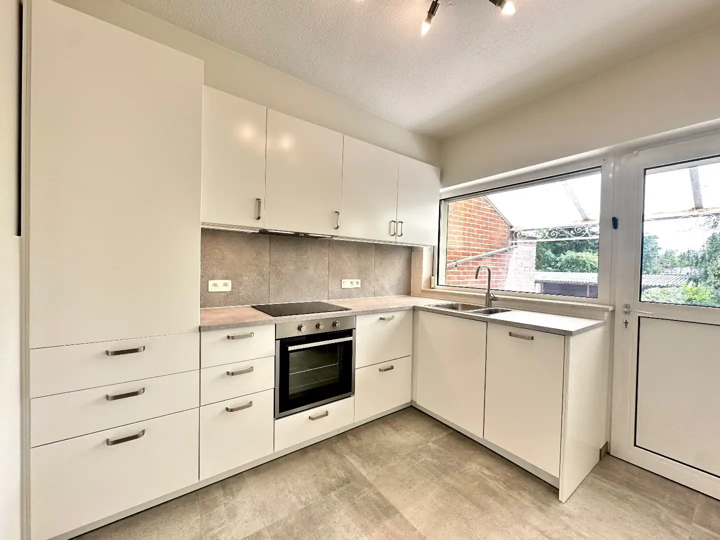 Knappe gerenoveerde woning met 3 slaapkamers en tuin in Tongeren-Borgloon foto 9