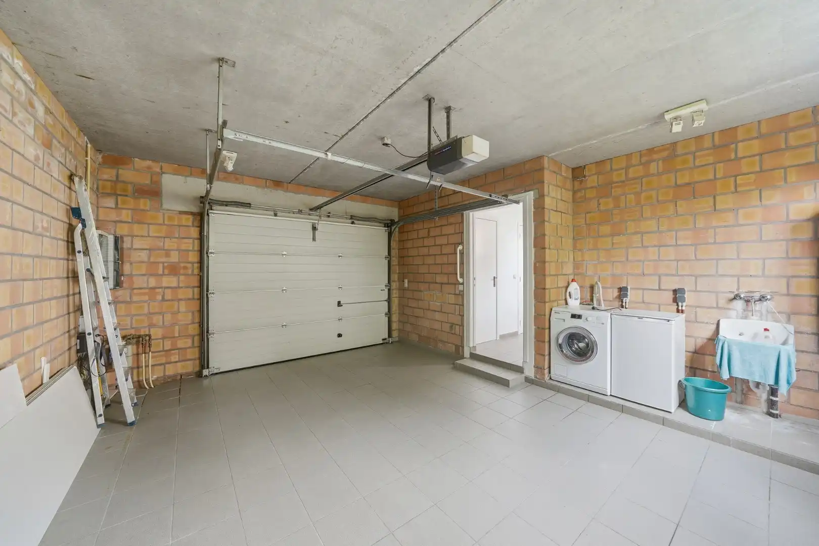 Karaktervolle instapklare hoekwoning met inpandige garage en zonnige stadstuin foto 7