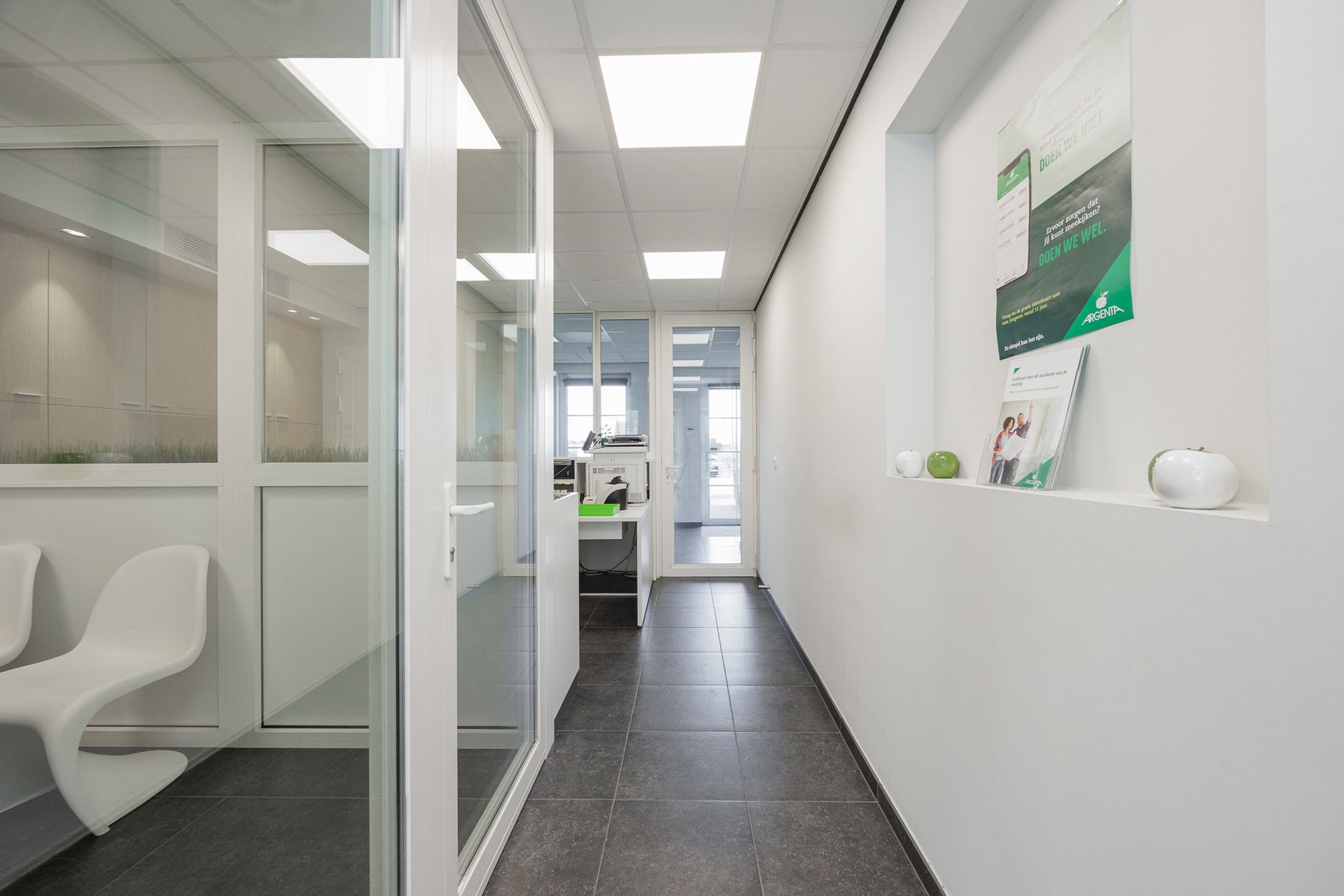 Kantoor 95 m² + tuin en 2 autostaanplaatsen op top locatie foto 8