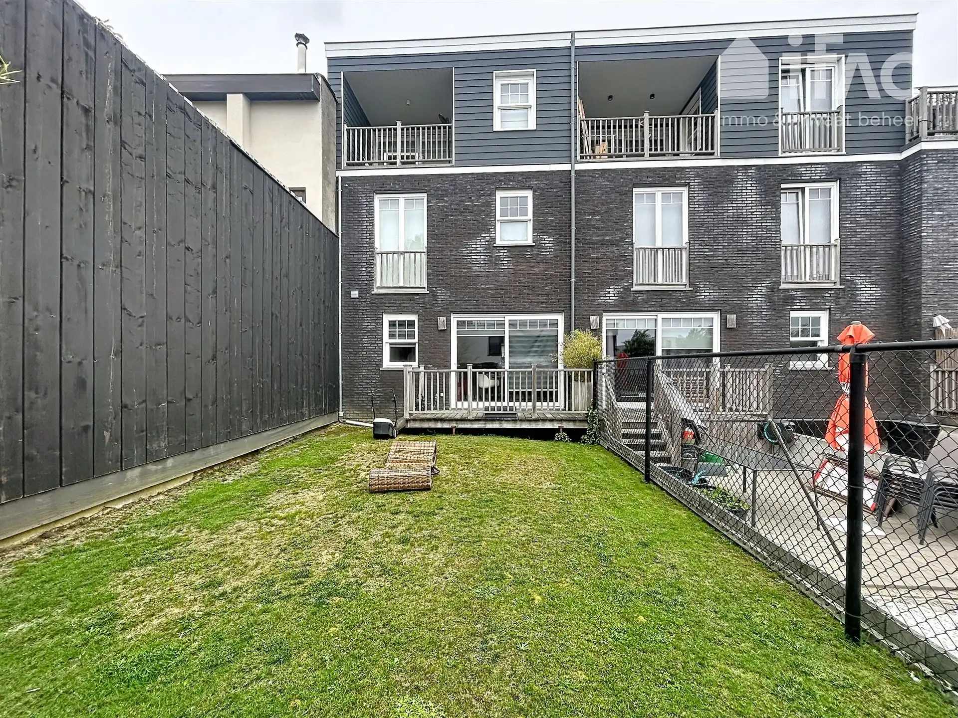 Gelijkvloers duplex-appartement met tuin en terras foto 14