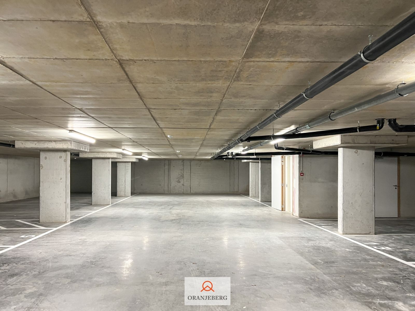 Autostaanplaats in afgesloten parkeergarage in Lovendegem foto {{pictureIndex}}