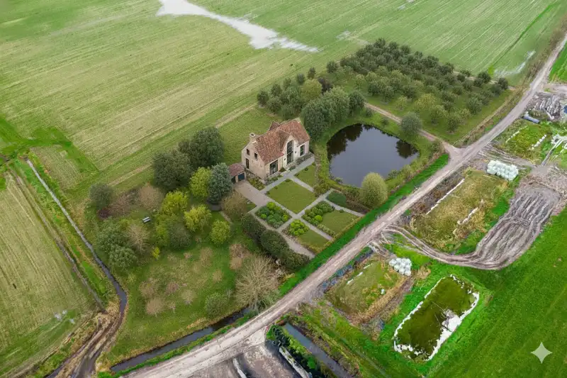 Landelijk domein van ca. 1 hectare te Landegem – bouwgrond met uitzonderlijk woonpotentieel foto {{pictureIndex}}