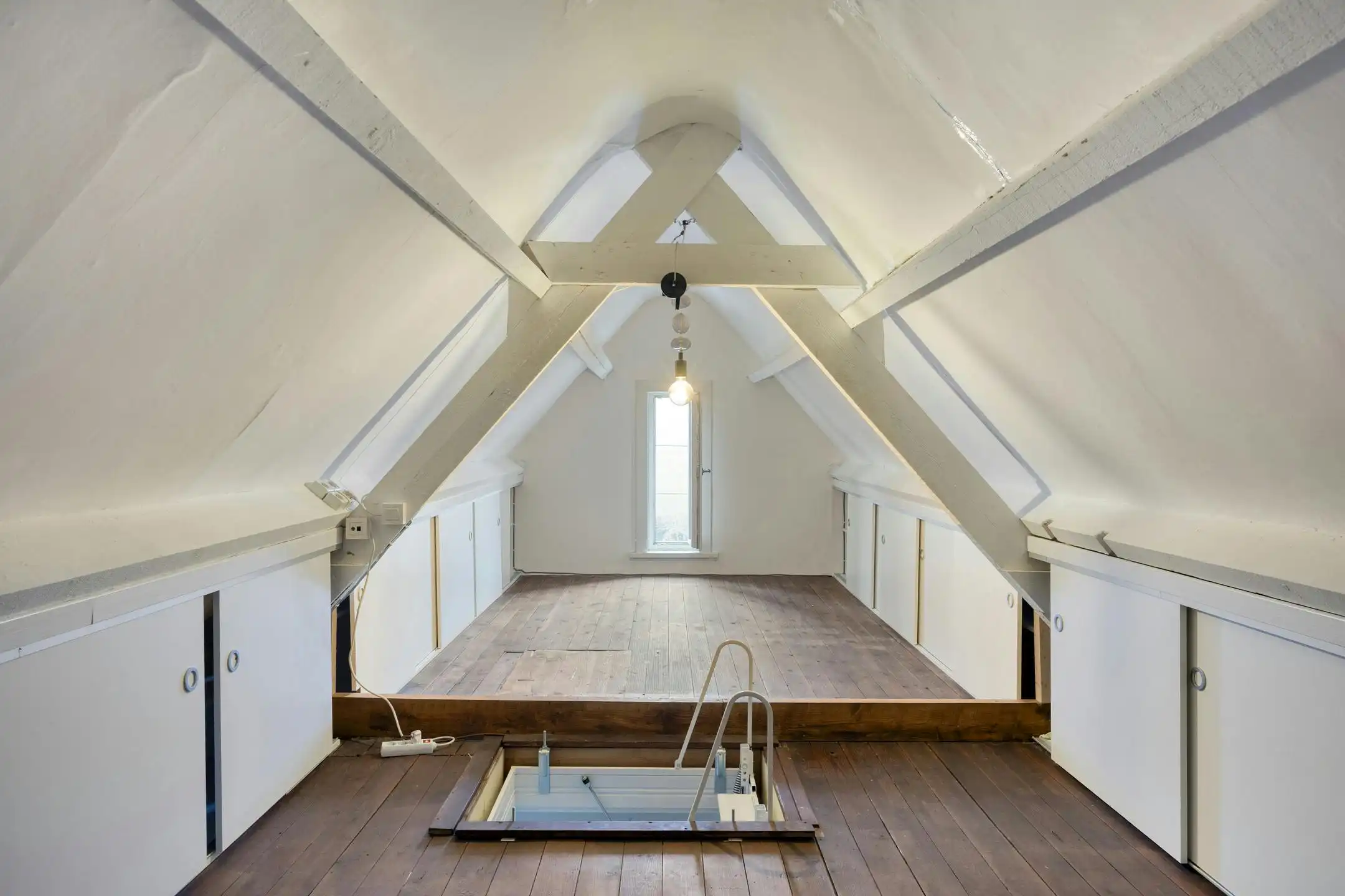 Gerenoveerd vrijstaand huis met zwembad, poolhouse en tuin foto 19