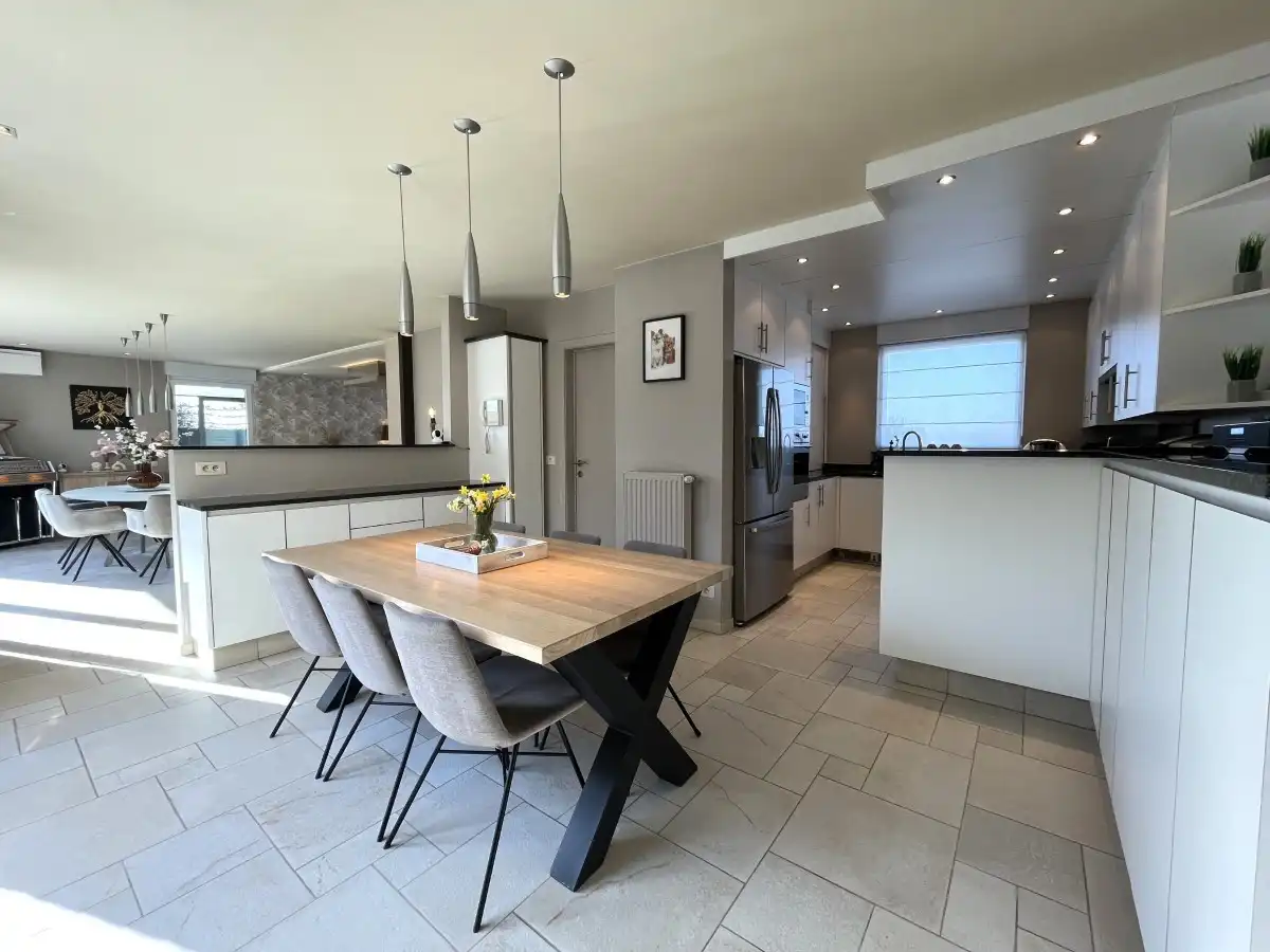 Dadizele – Ruime woning met loods van ca. 400 m², zwembad en bureelruimte foto 8