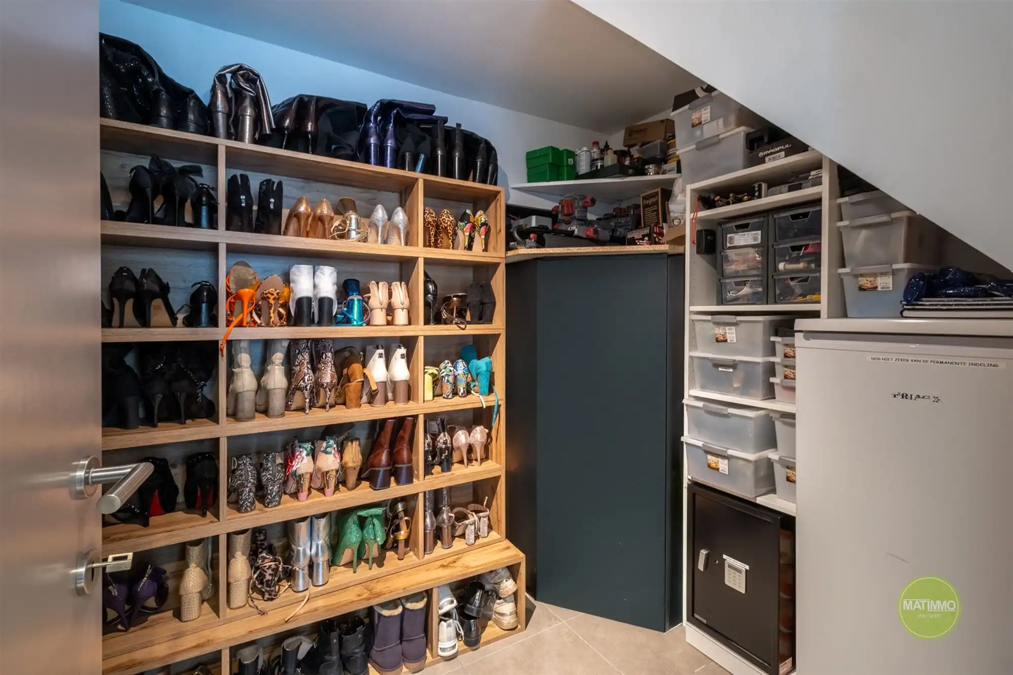 Instapklaar gerenoveerd appartement met ruim terras in Balen foto 15
