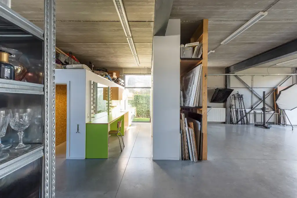 Verkoop via aandelen: Karaktervol atelier, kantoor en/of opslagruimte van ca. 300 m² in Sint-Amandsberg foto 12