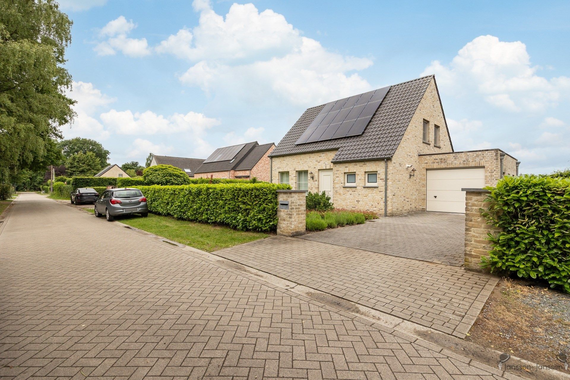 Instapklare woning met vier slaapkamers op een ruim perceel van 659m². foto 38