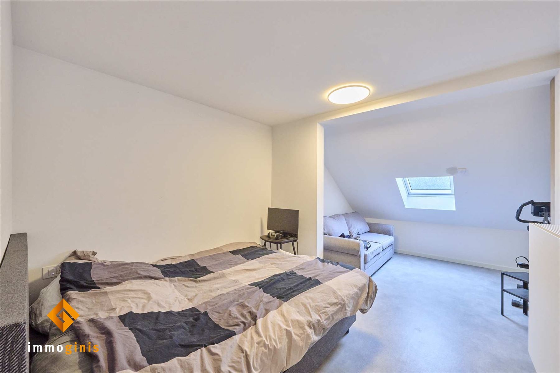 Ruime gerenoveerde woning met paardenfaciliteiten op een perceel van 71a44ca. foto 19