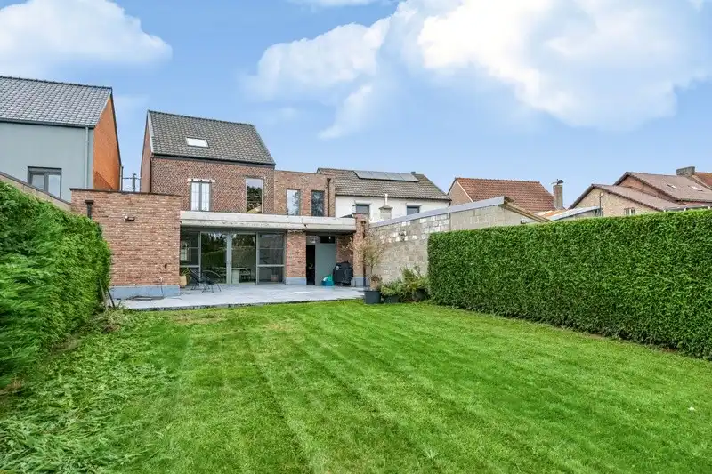 Karaktevolle eengezinswoning met garage en ruime tuin foto 17