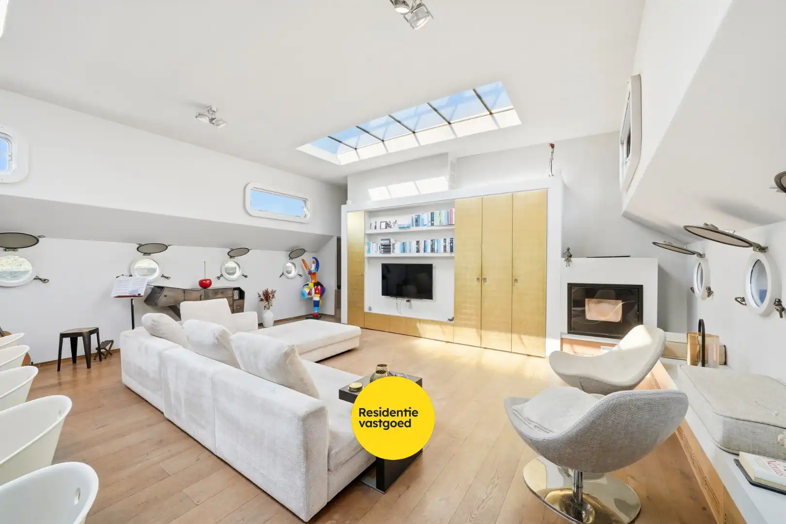 Unieke woonboot met B&B en vergunde ligplaats in Plassendale foto 8