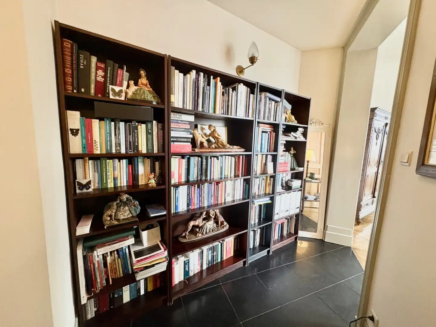 Ruim en stijlvol 2-slaapkamerappartement met terras foto 7