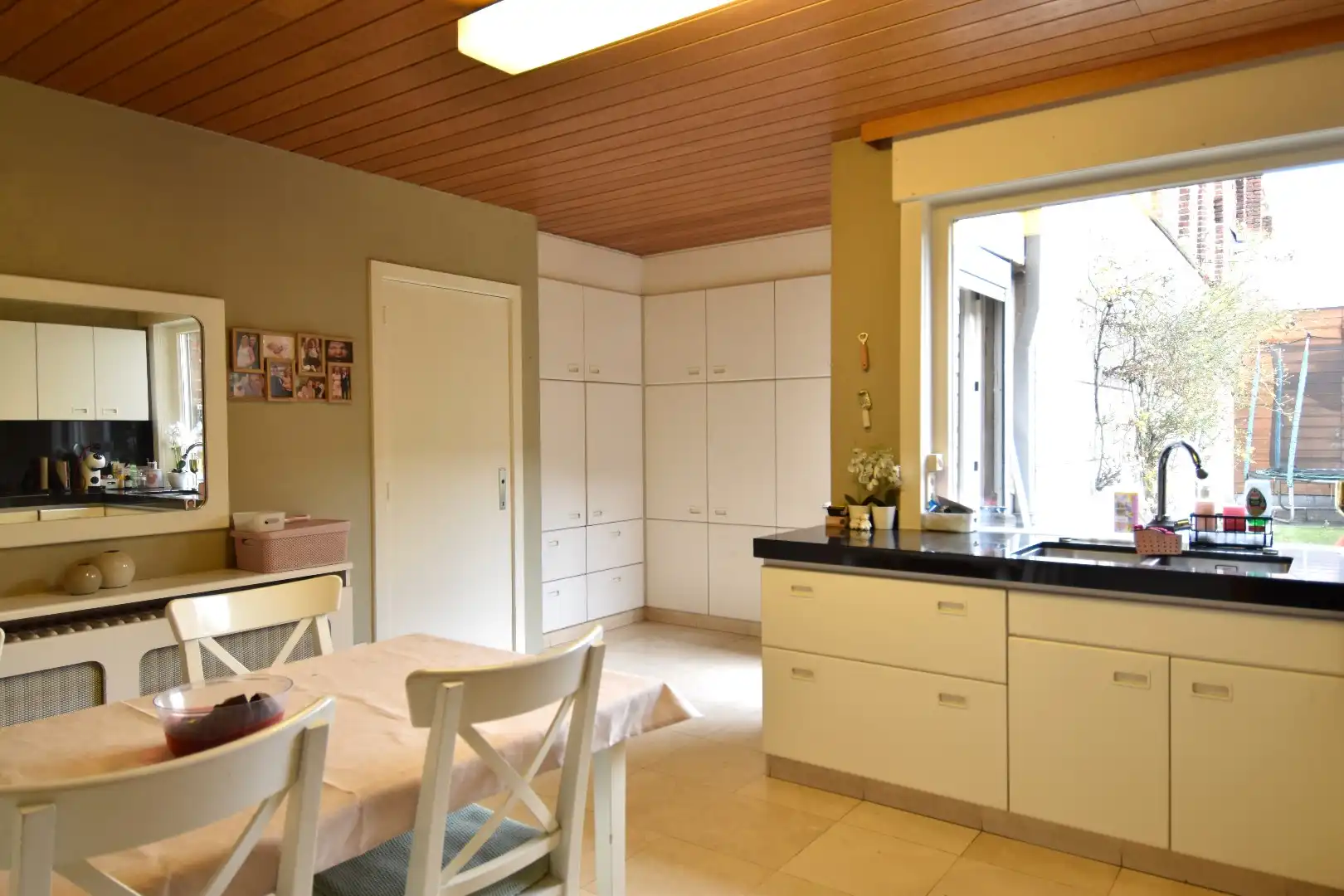 Verzorgde gezinswoning met 3 slaapkamers, tuin en polyvalente ruimte te koop nabij centrum Bissegem foto 5