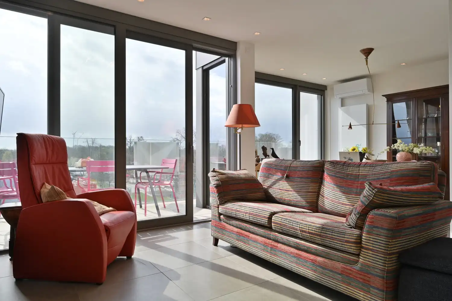 Lichtrijke serviceflat op de bovenste verdieping in Drie Eiken (Lanaken) foto 4