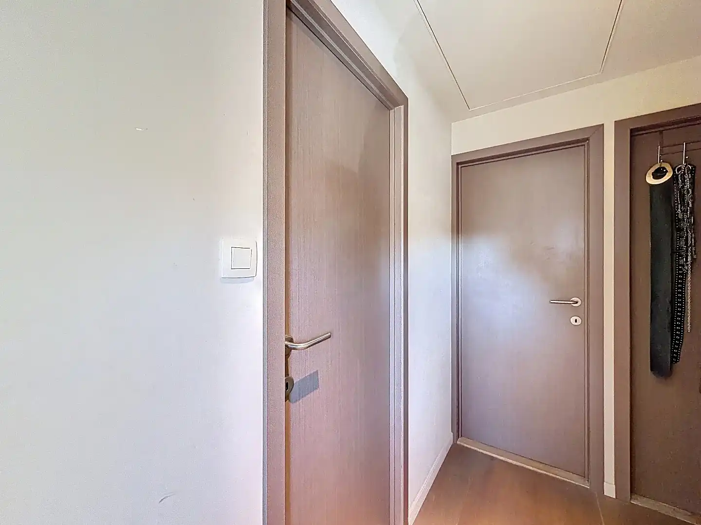 Instapklare twee-onder-een-kapwoning met uitbouw, luxe overkapping en zonnige tuin op het westen  foto 29