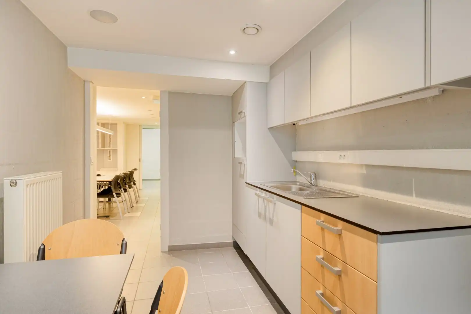 Instapklaar handelspand met ruime kelder en voldoende parking in het centrum van Geel ! foto 22