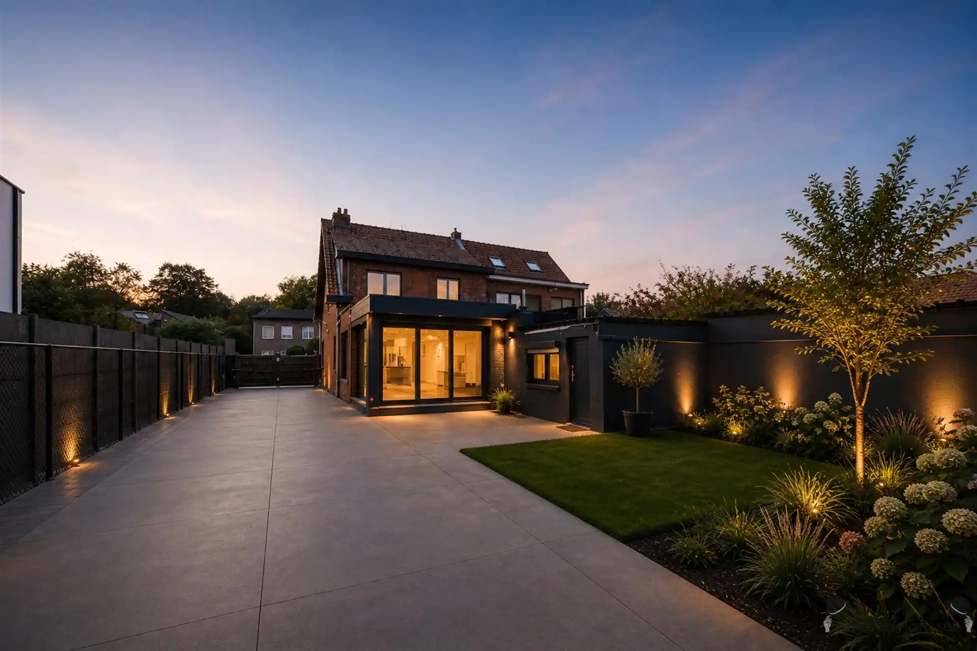 gerenoveerde woning met ruim magazijn  foto 14