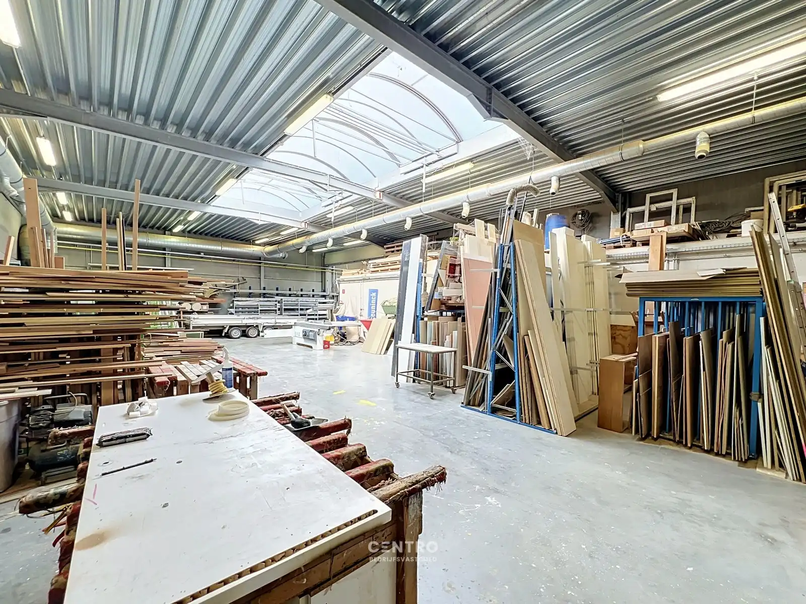 Veelzijdig bedrijfspand met ruim MAGAZIJN, TOONZAAL, KANTOREN EN COMFORTABELE WONING op 1.746 M²! foto 18
