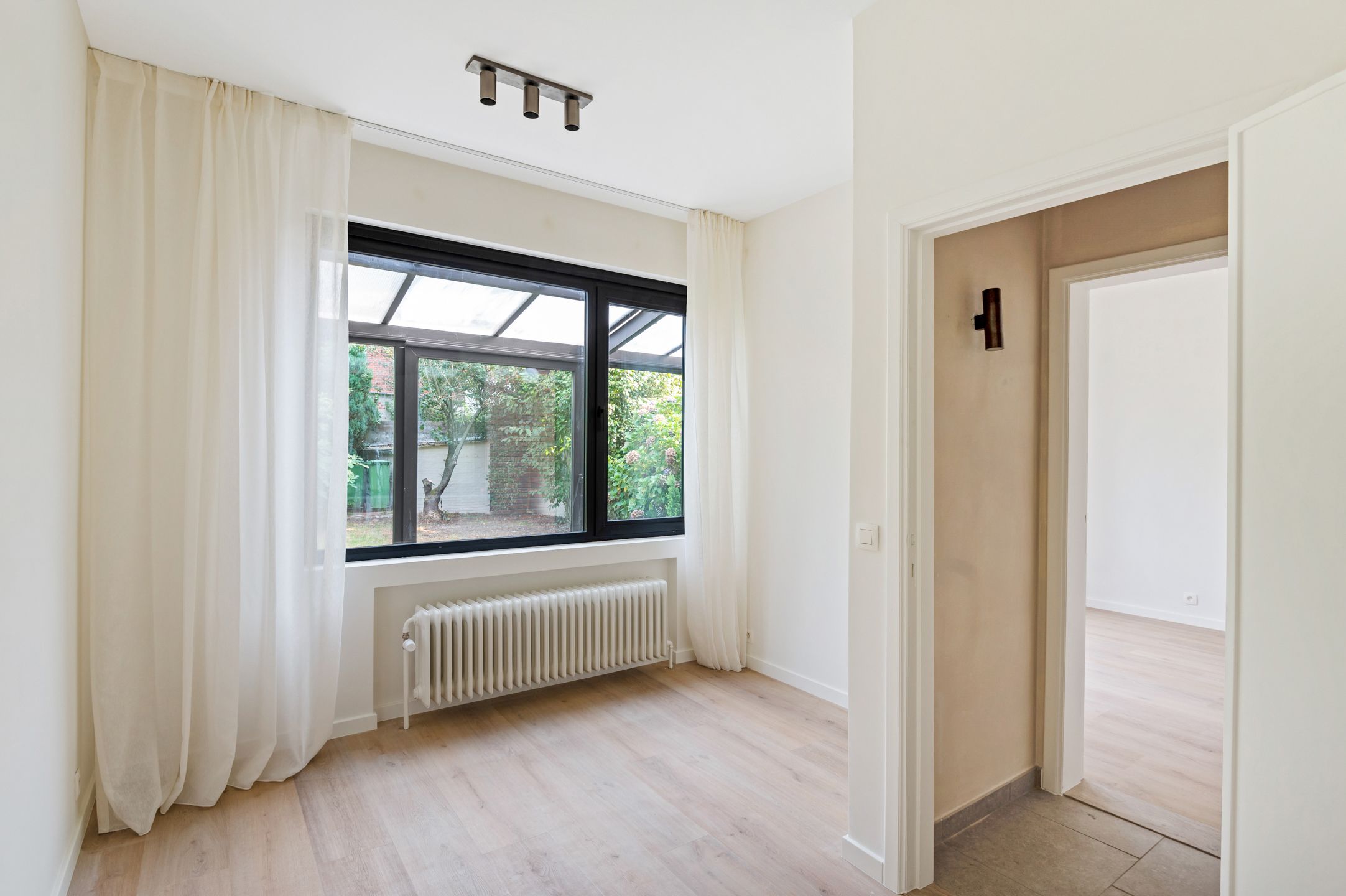 Prachtig gerenoveerde woning (3 slk.) op de Oosterveldwijk foto 9