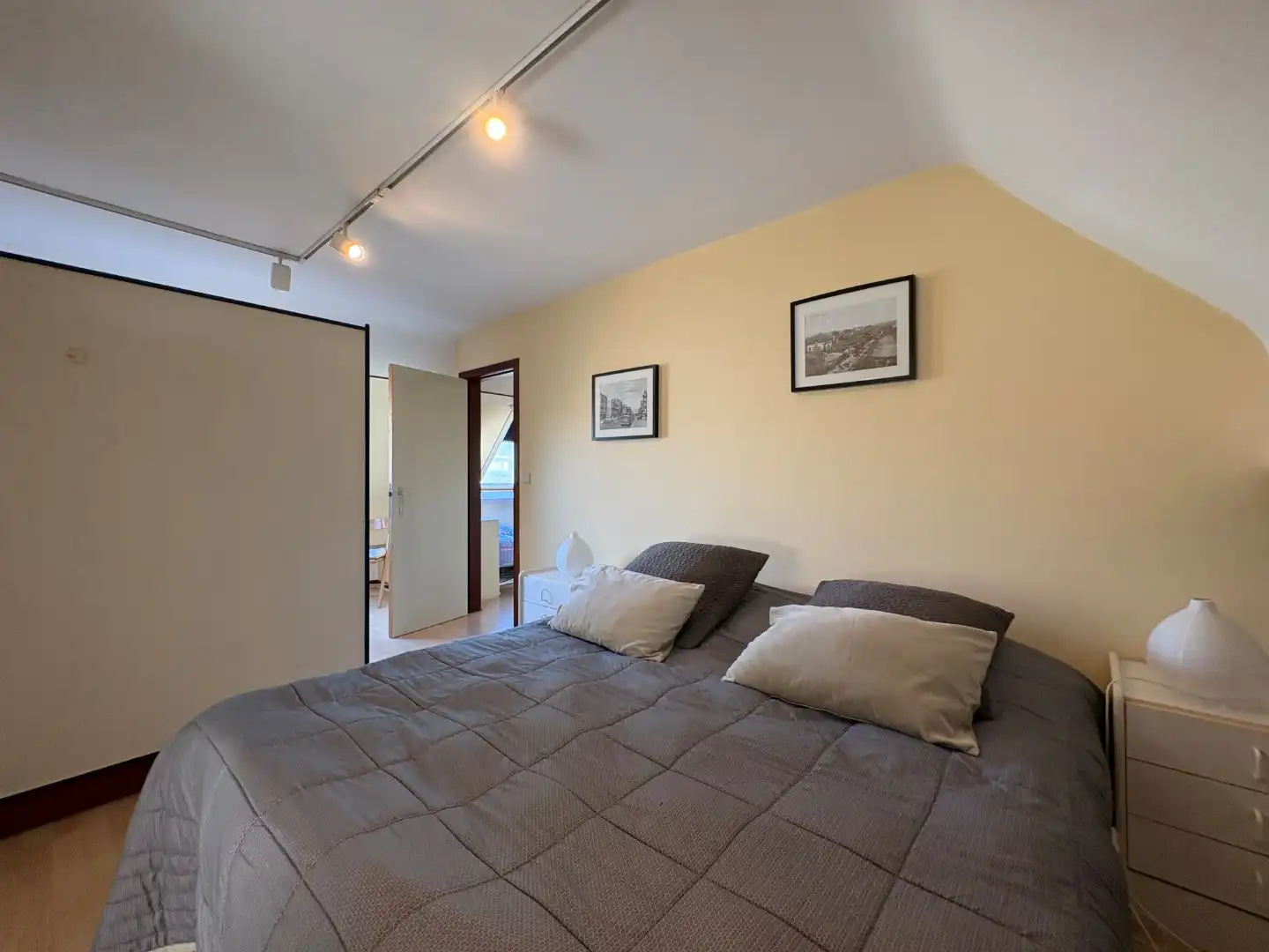 Te koop – Ruim duplexappartement aan zee met garage  foto 19