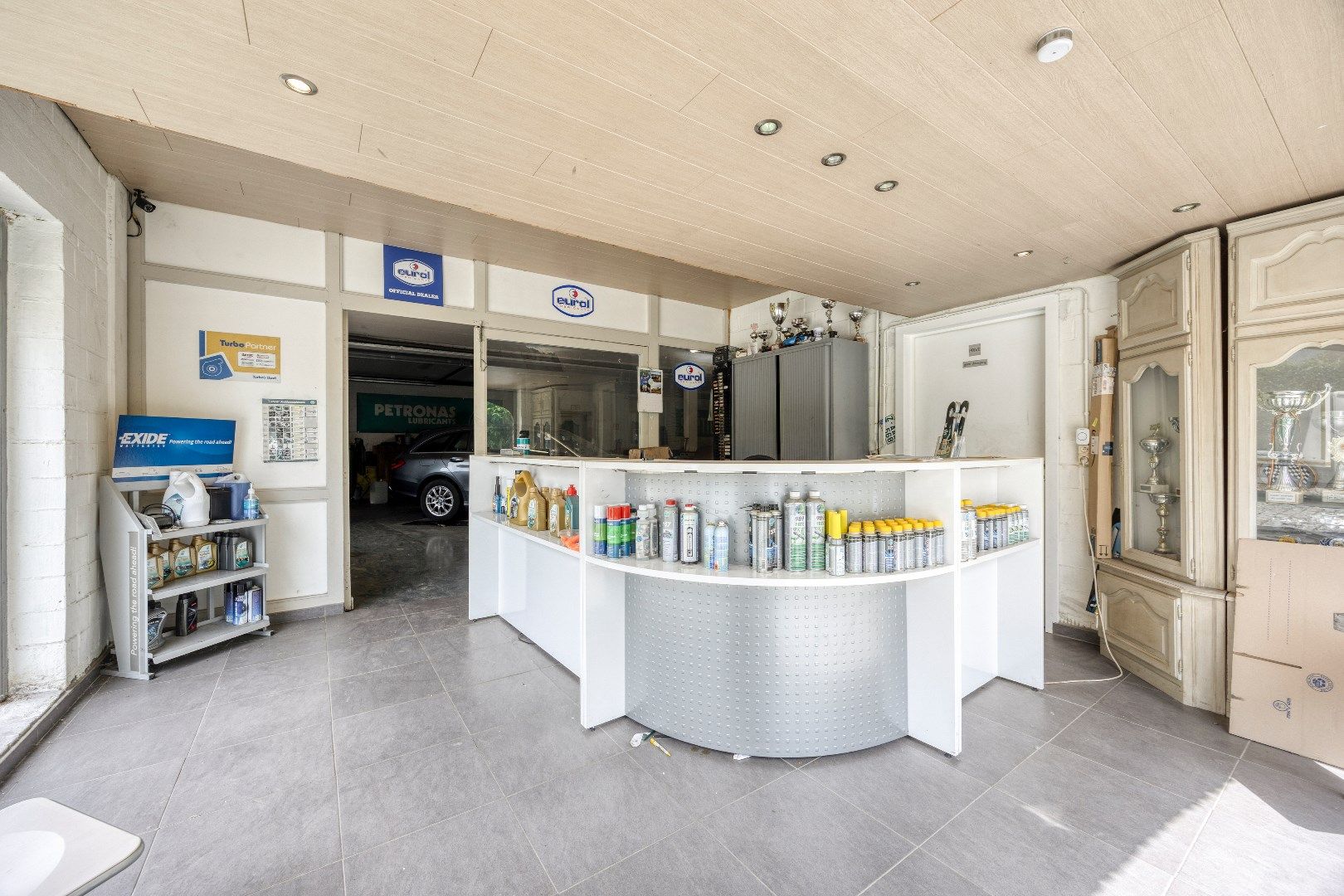 Reusachtige open bebouwing met werkplaats en magazijn! foto 21