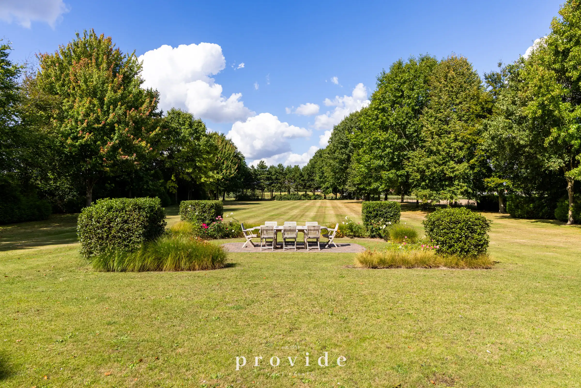 Exclusieve villa op royaal domein in groene omgeving foto 18