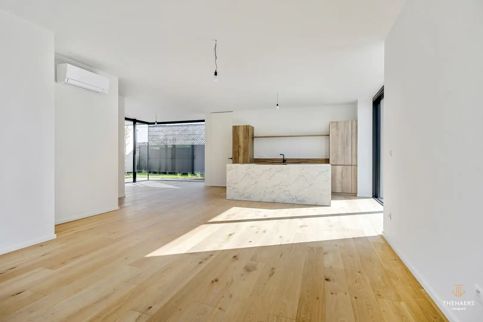 Strakke en luxueus gerenoveerde open bebouwing met hoogwaardige afwerking en EPC A in Sint-Truiden (Wilderen).  Aankoop aan 6% btw mogelijk onder voorwaarden. foto 8