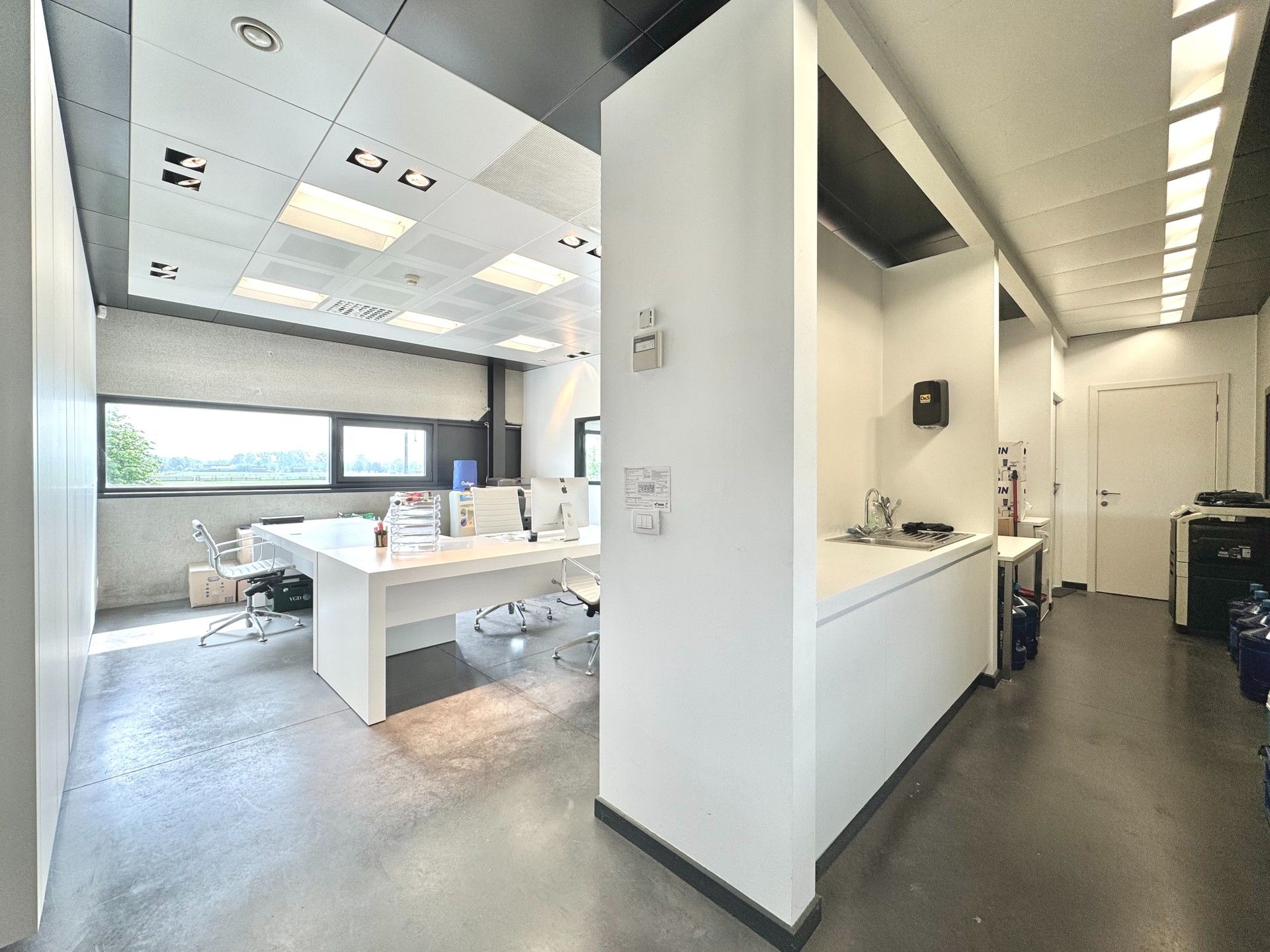 MAGAZIJN MET BURELEN IN KMO ZONE INDUSTRIE foto 27