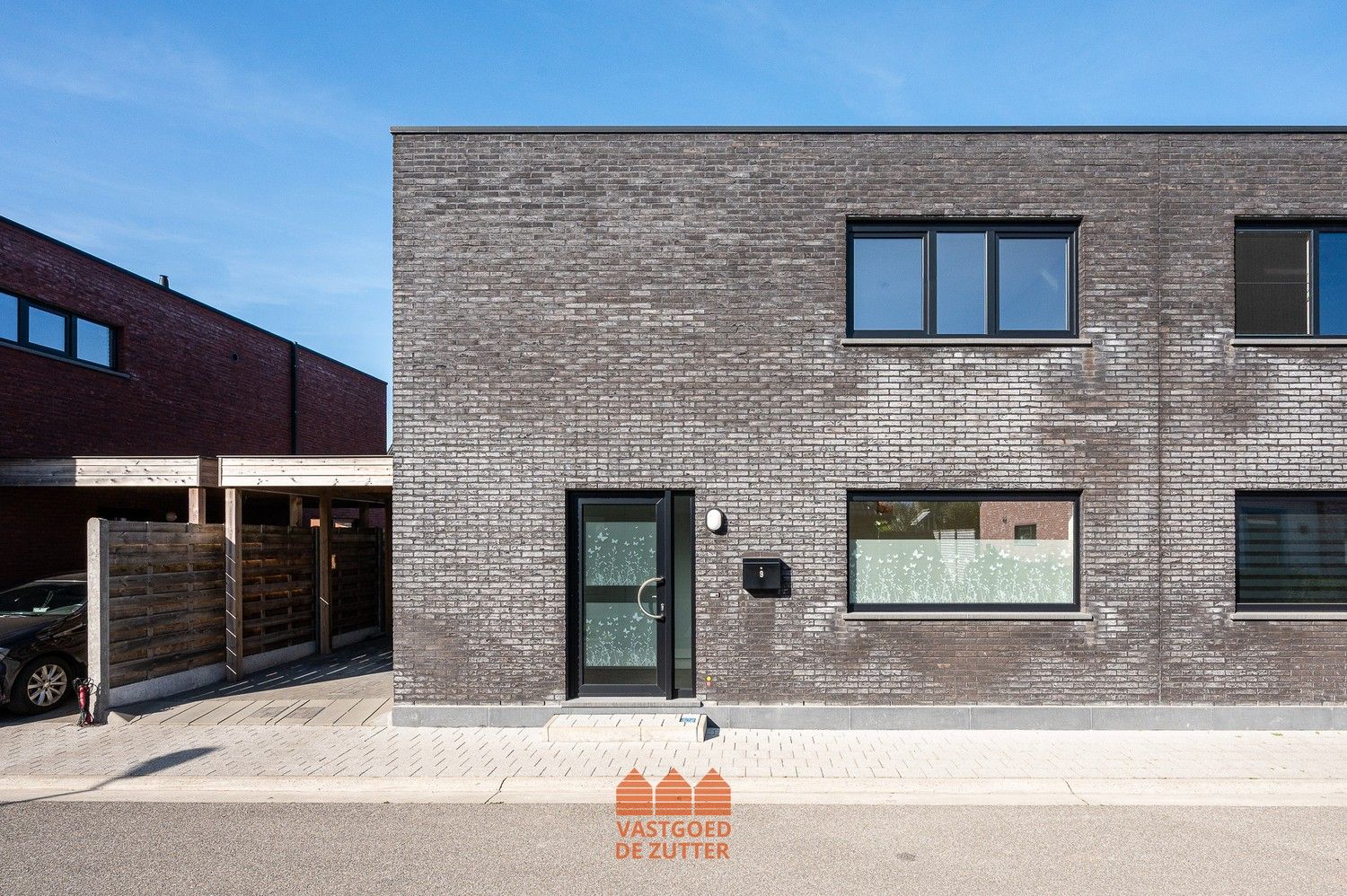 Ruime en energiezuinige woning in een rustige woonwijk te Sint-Laureins foto {{pictureIndex}}