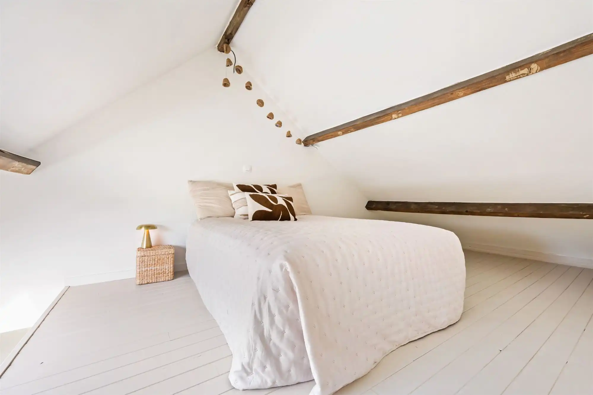 Gerenoveerde woning met 4 slk en grote tuin! foto 36