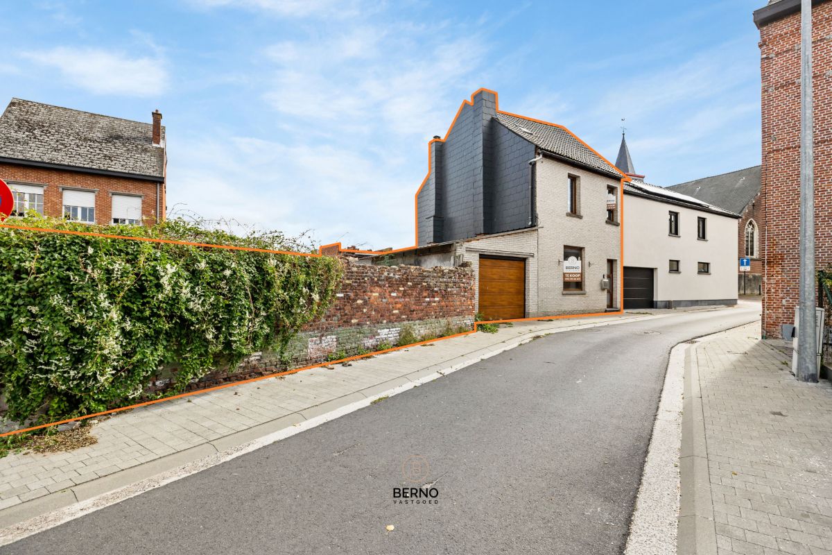 Hoofdfoto van de publicatie: Charmante woning (HOB) met potentieel in het hart van Denderbelle