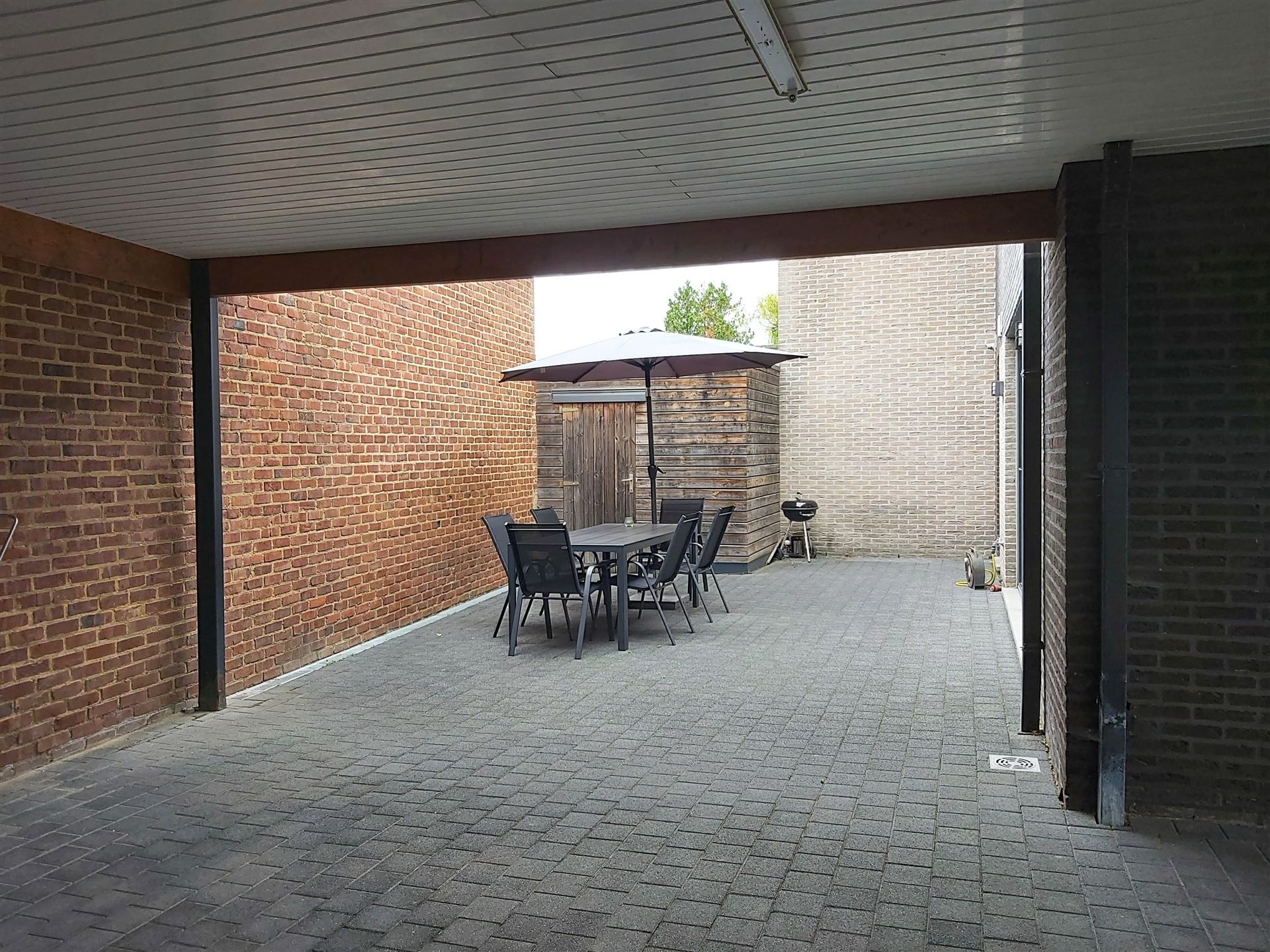 Instapklare gezinswoning met 3 slaapkamers, carport en onderhoudsvriendelijke tuin in het hart van Uikhoven! foto 14
