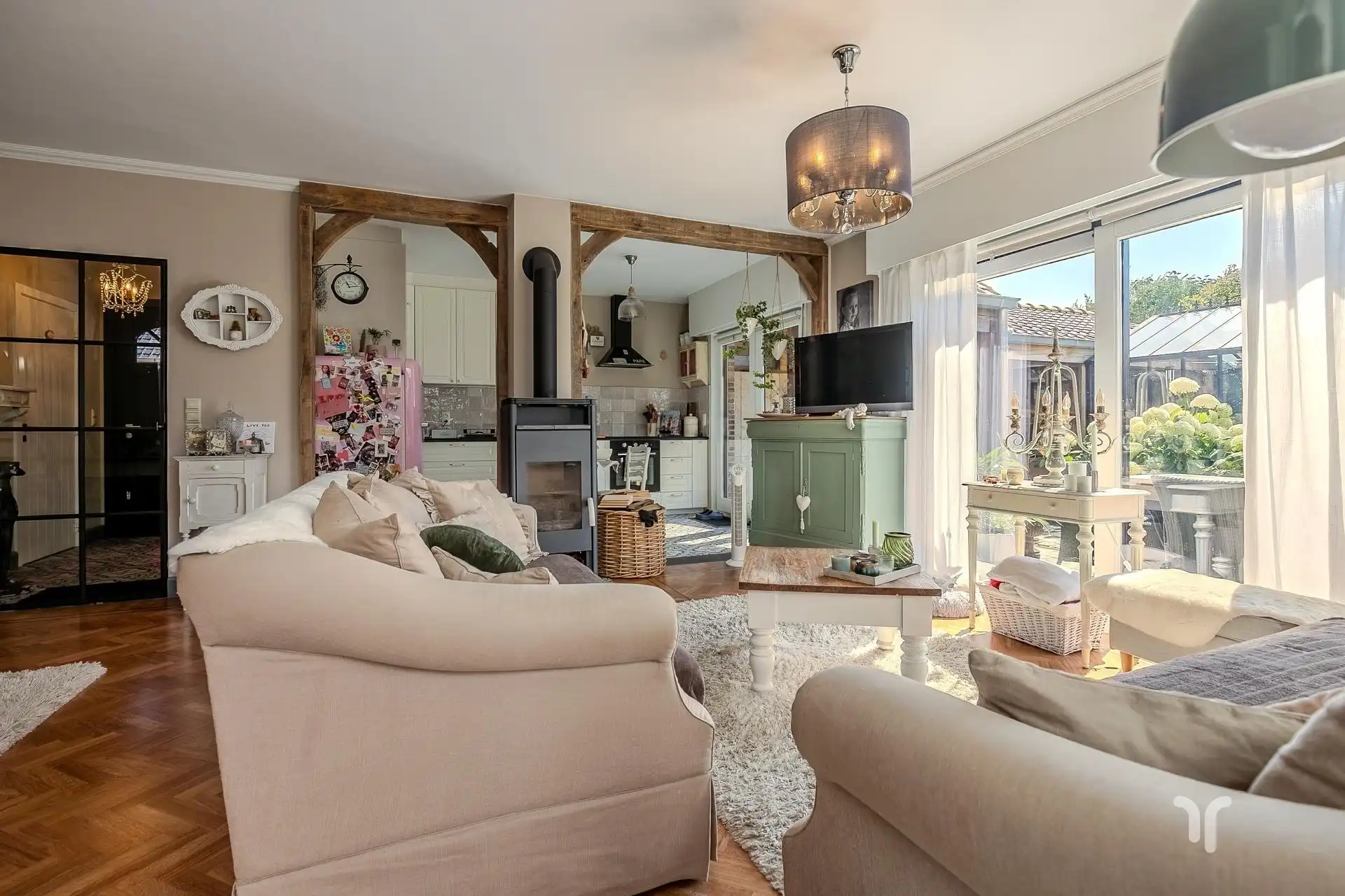 Zeer verzorgde, instapklare, volledig gerenoveerde open bebouwing met 5 slaapkamers. foto 4