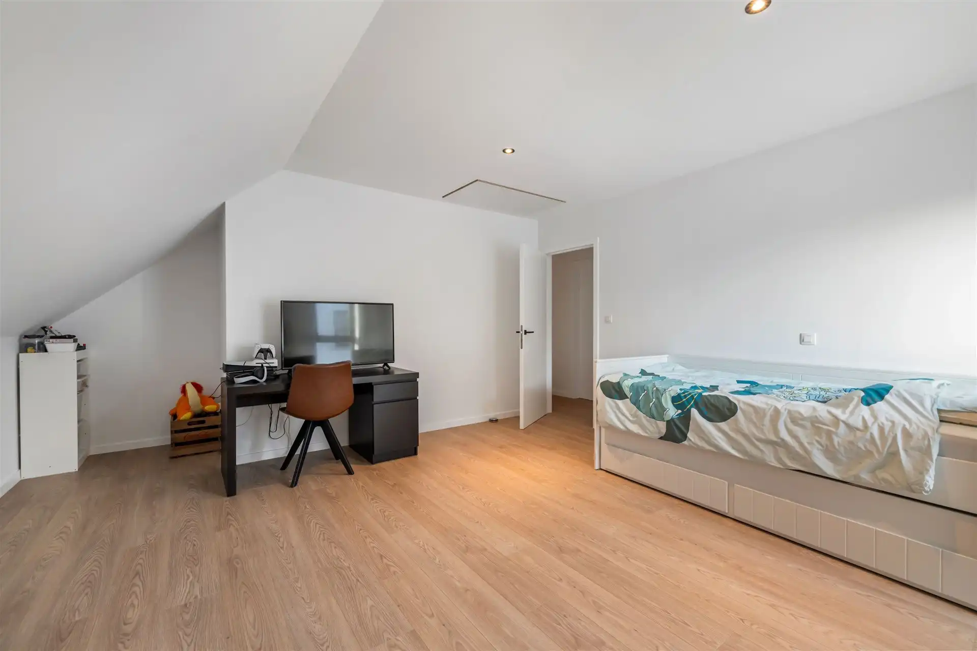 Recente gezinswoning met 5 slaapkamers en losstaande garage op een mooi perceel van 465m² foto 23