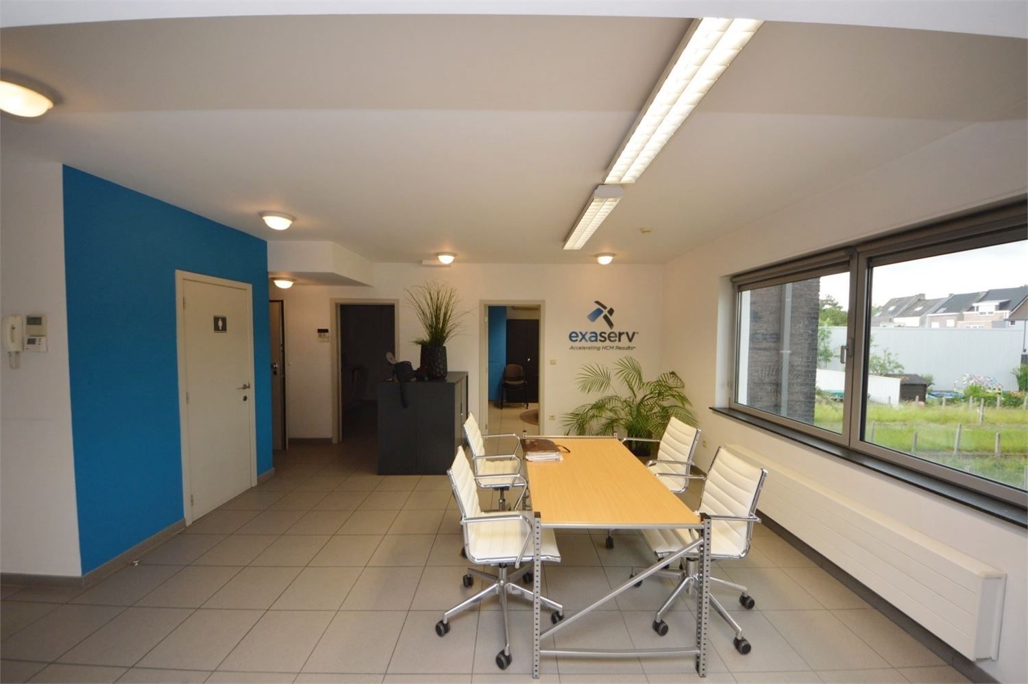 INSTAPKLAAR KANTOOR MET 6 PRIVE PARKEERPLAATSEN NABIJ E40 KAREELSTRAAT foto 10