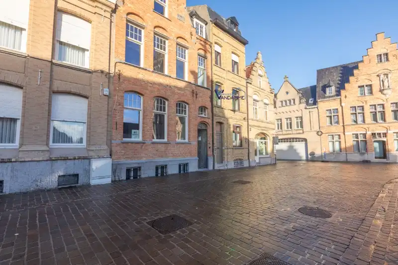Hoofdfoto van de publicatie: Centraal gelegen , vergunde vakantiewoning "Alice House" in Centrum Ieper met zicht op de kathedraal!