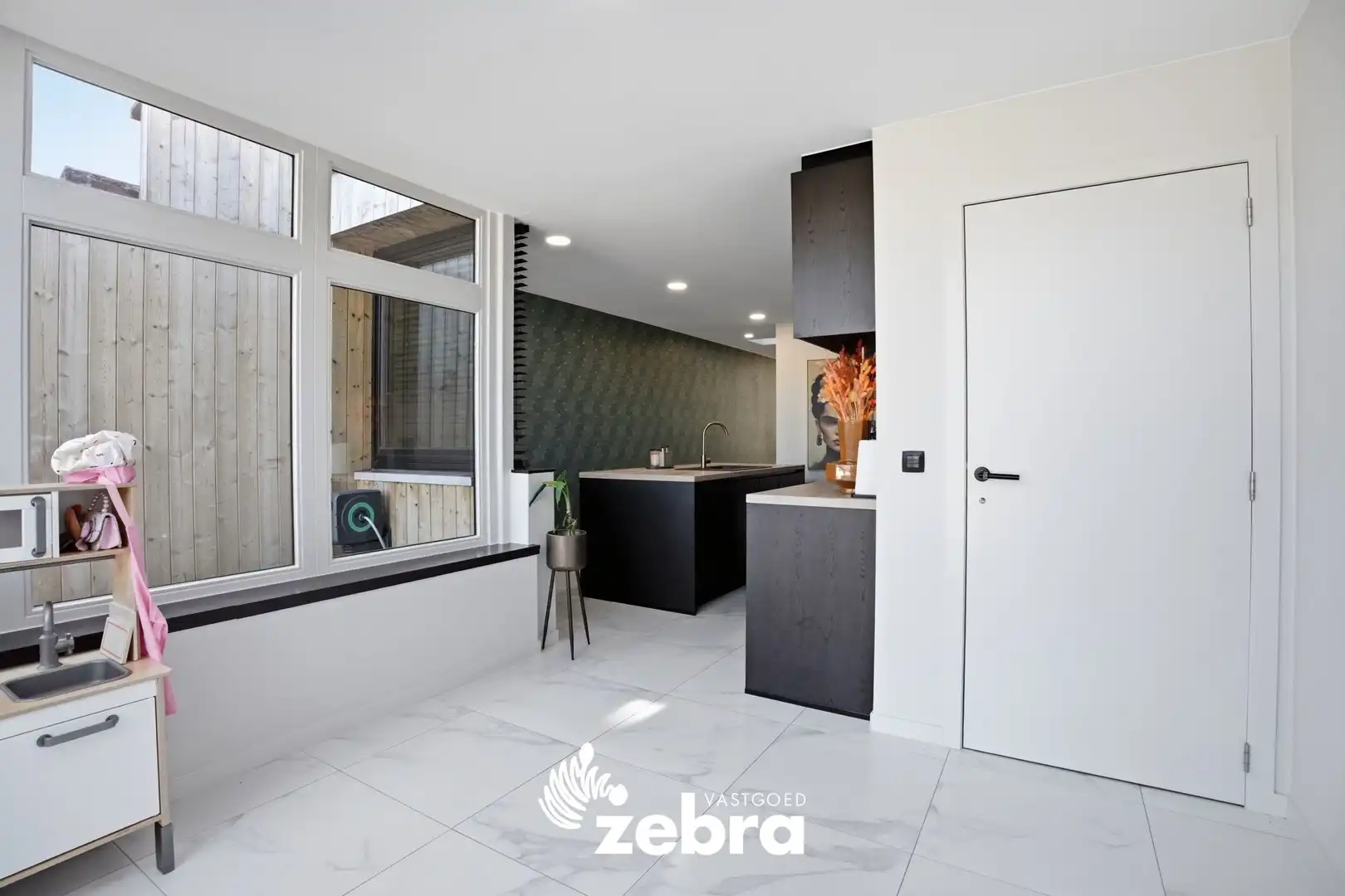 Uitzonderlijk grote rijwoning met 4 slaapkamers in Roeselare foto 12