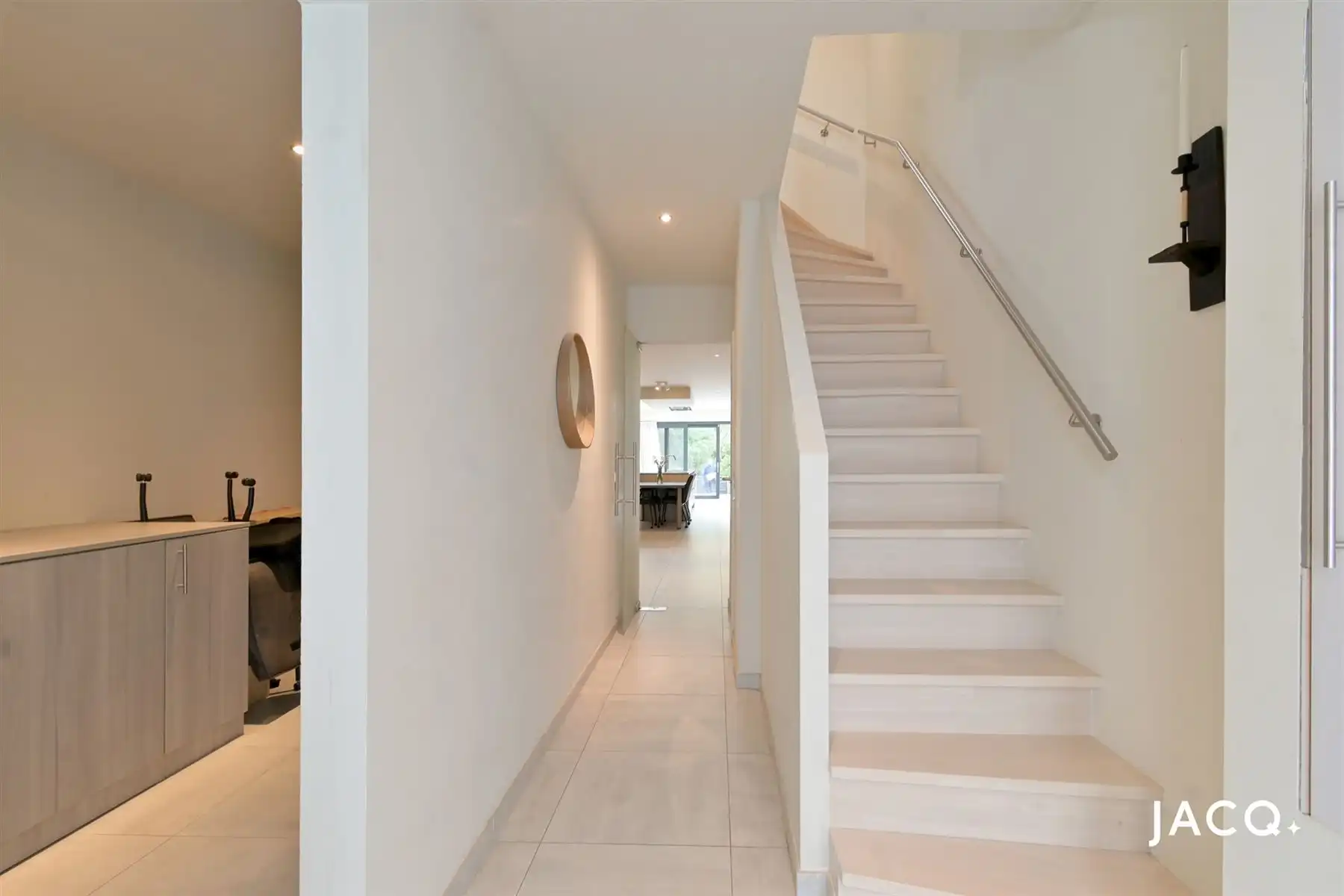 Gerenoveerde woning met 2slpk's, ruim terras en garage! foto 7