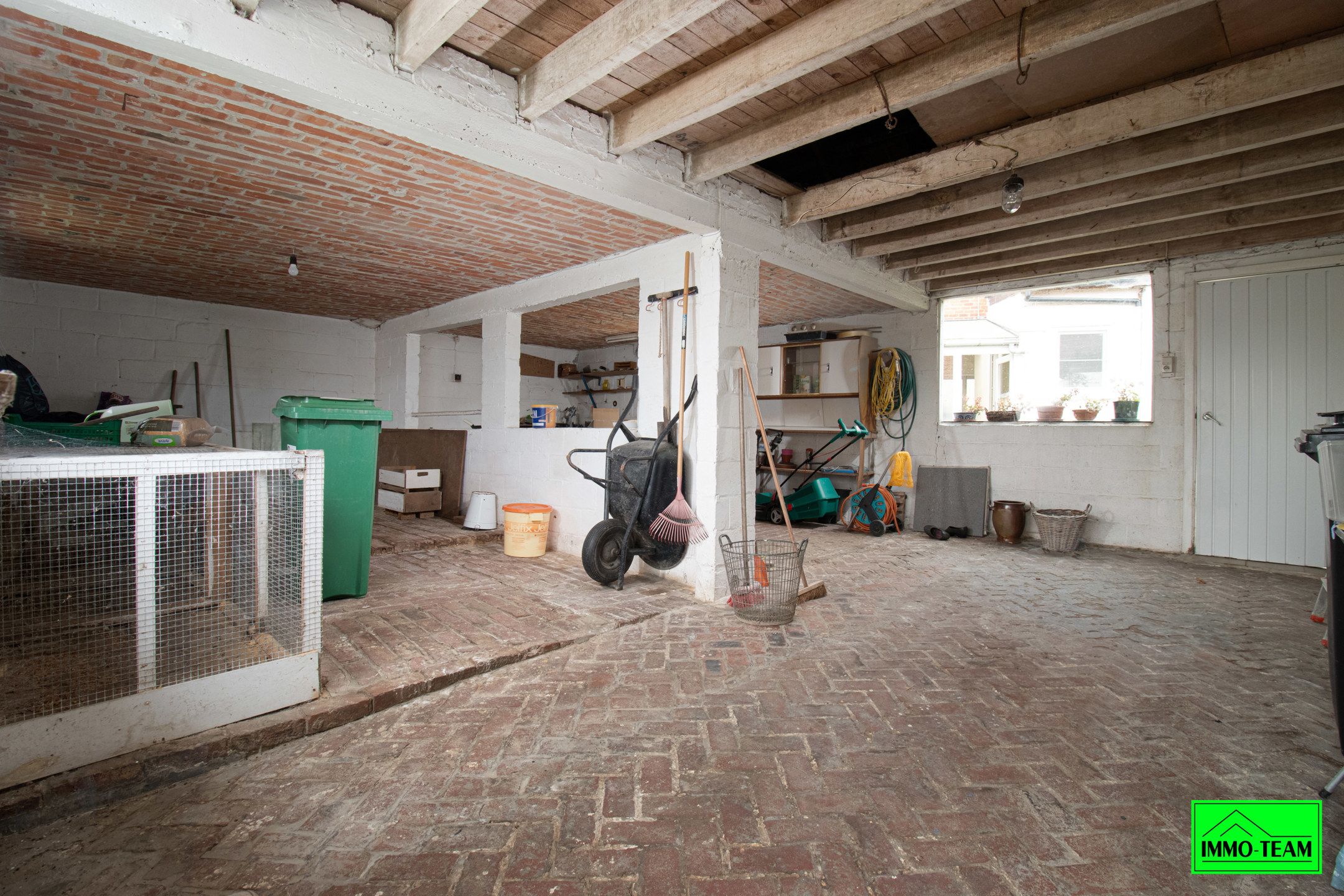 Ruime op te frissen 2-gevelwoning foto 11