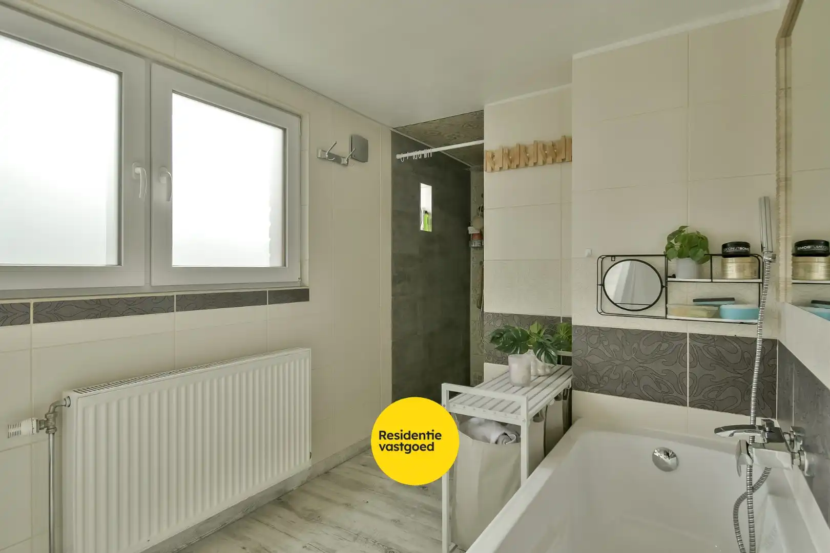 Halfopen woning met verhuurde buitenunit – extra inkomsten vanaf dag één! foto 6