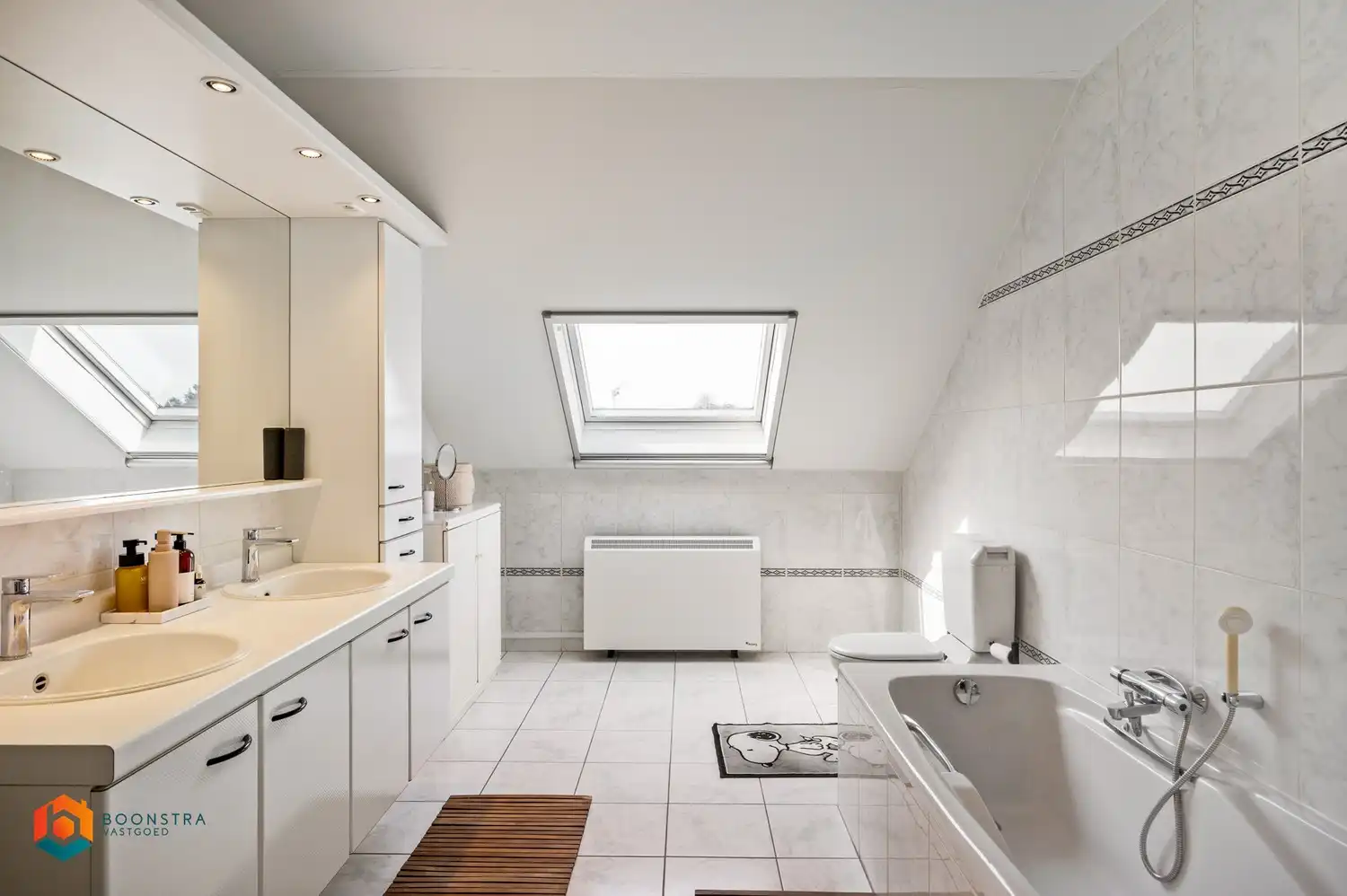 Ruim 3 slpkr app met terras, autostaanplaats en 2 garages foto 21