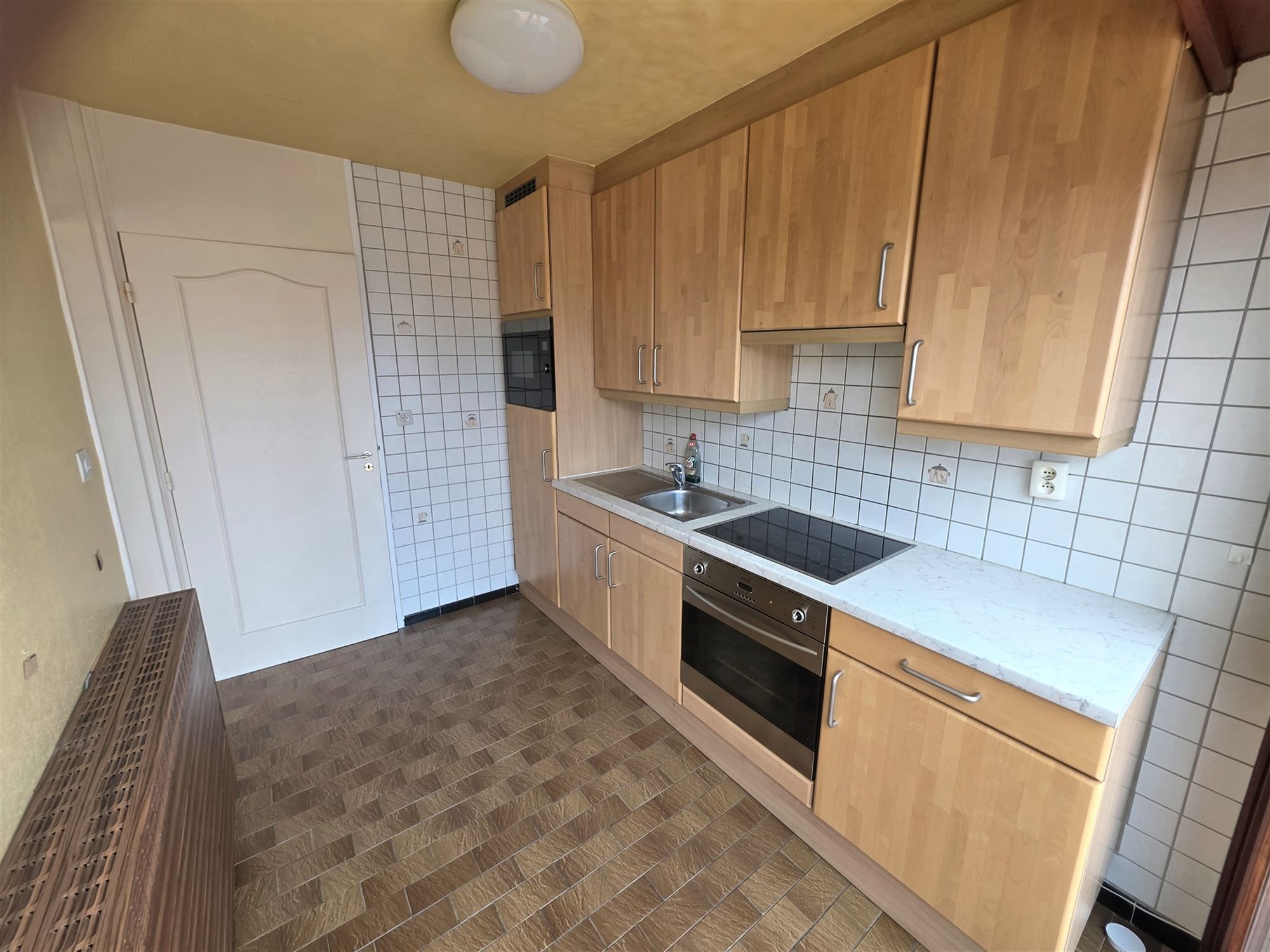 Knappe gezinswoning met 4 à 5 slpks, garage en tuin foto 8