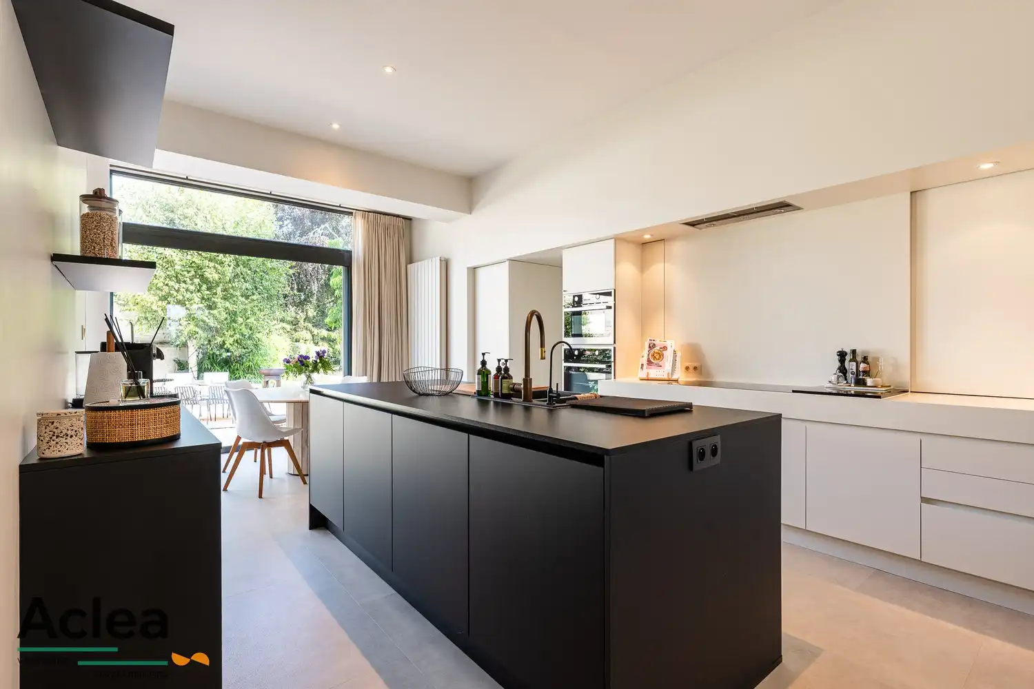 Statige herenwoning met authentieke grandeur aan het Plein in Kaprijke foto 7