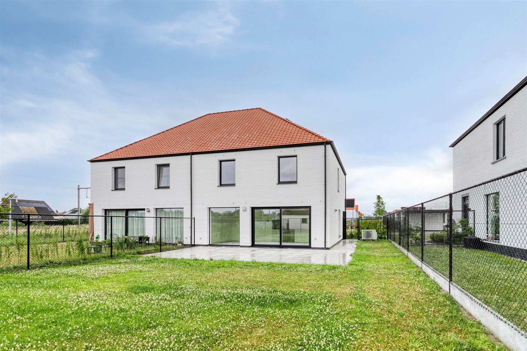 Nieuwbouwwoning in een jonge wijk foto 17