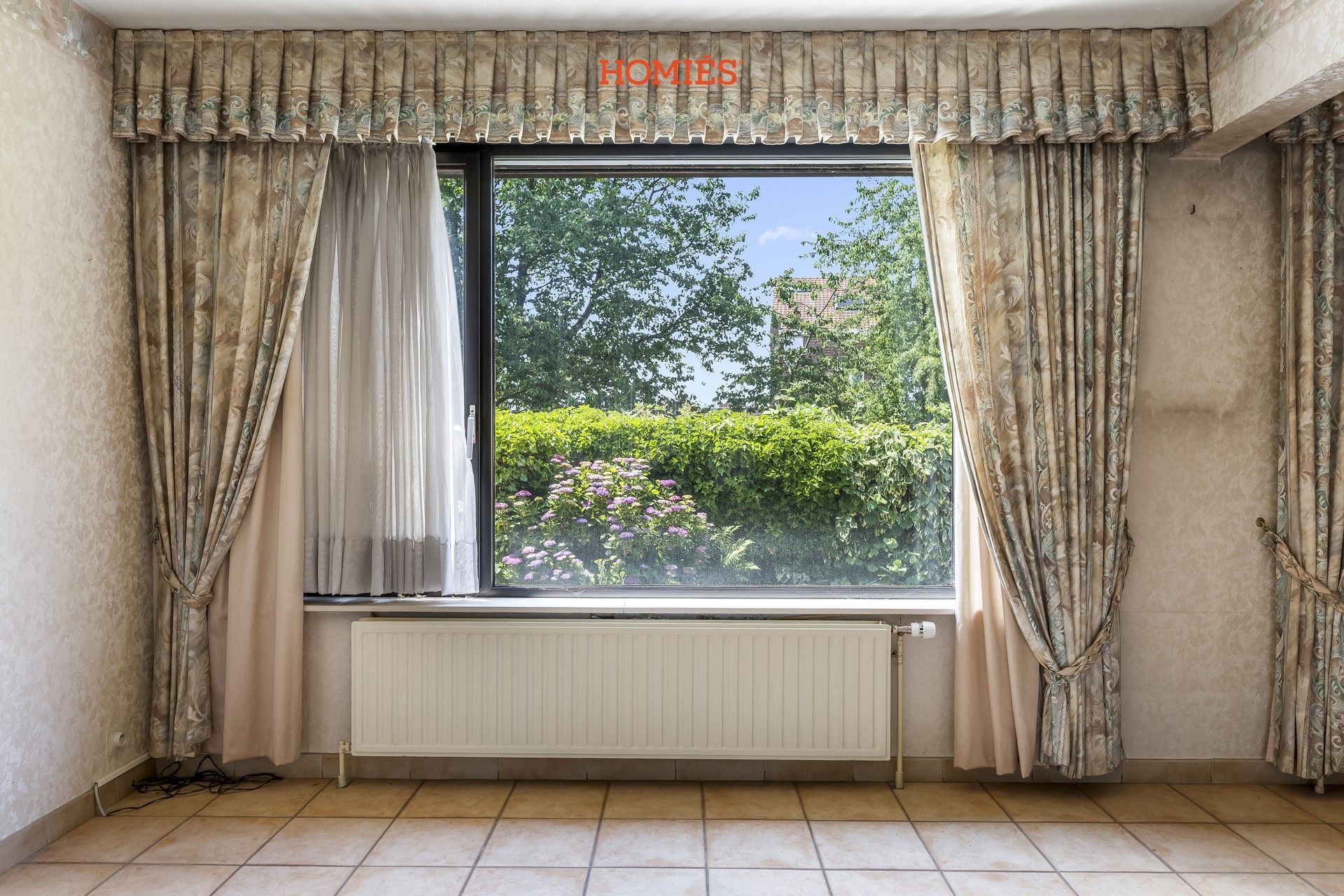 Te renoveren woning met veel potentieel foto 5